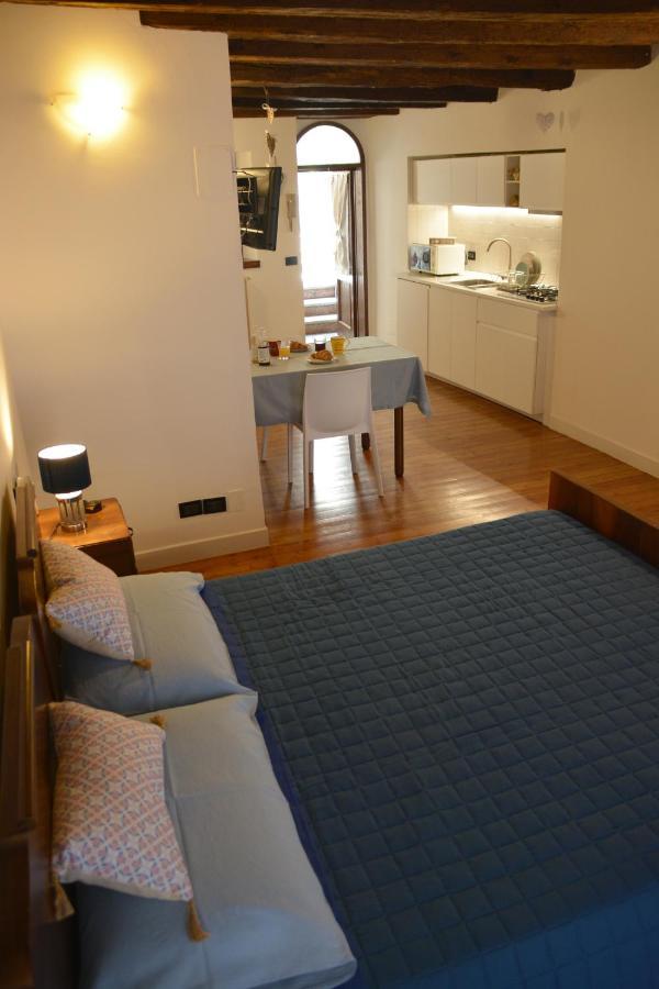 Ferienwohnung Accogliente Locale Con Terrazzo In Centro Storico Vittorio Veneto Exterior foto